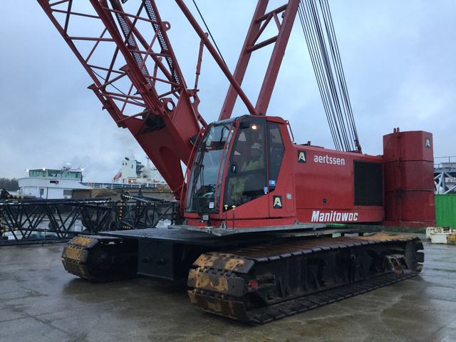 2002 Manitowoc 555 Lattice-Boom Crawler Crane