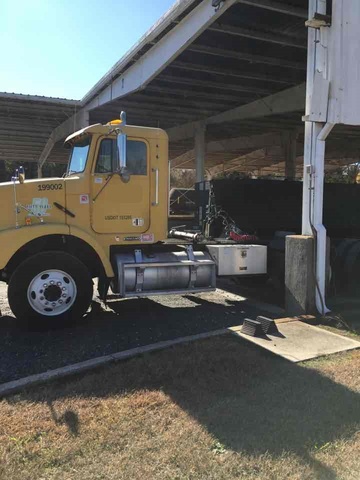 1999 Freightliner FLD1127 T/A Day Cab Truck Tractor 1999 Freightliner FLD1127 T/A Day Cab Truck Tractor