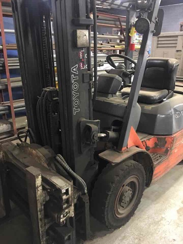 Toyota 7FGU25 Pneumatic Tire Forklift Toyota 7FGU25 Pneumatic Tire Forklift