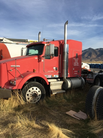 2004 Kenworth T800 T/A Sleeper Truck Tractor 2004 Kenworth T800 T/A Sleeper Truck Tractor