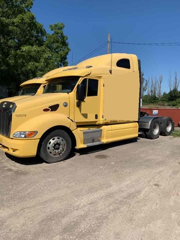 2008 Peterbilt 387 T/A Sleeper Truck Tractor 2008 Peterbilt 387 T/A Sleeper Truck Tractor