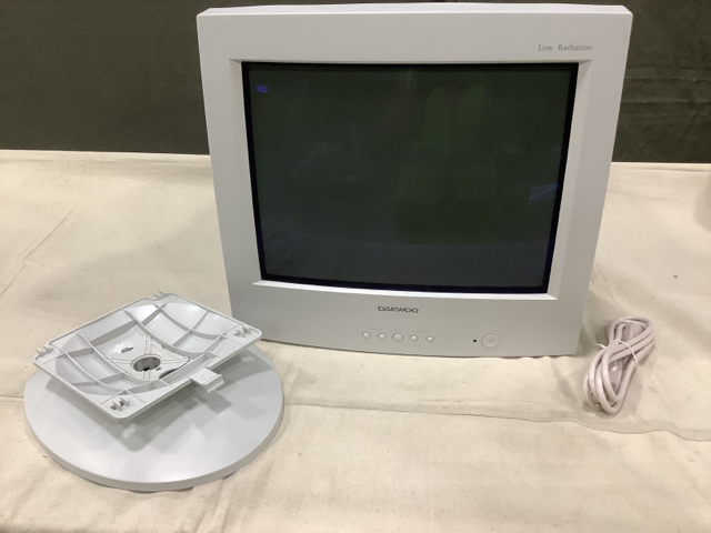 (4) Daewoo Engineering 712B SVGA Color Monitors (4) Daewoo Engineering 712B SVGA Color Monitors