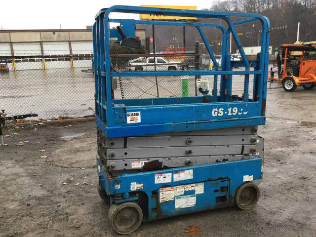 2013 Genie GS-1930 Electric Scissor Lift