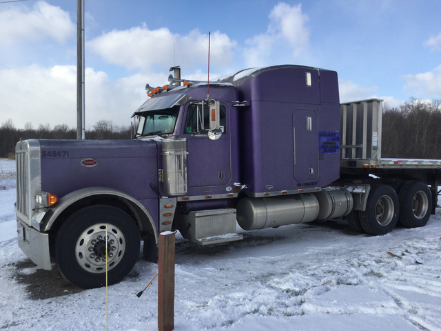 1998 Peterbilt 379 T/A Sleeper Truck Tractor 1998 Peterbilt 379 T/A Sleeper Truck Tractor