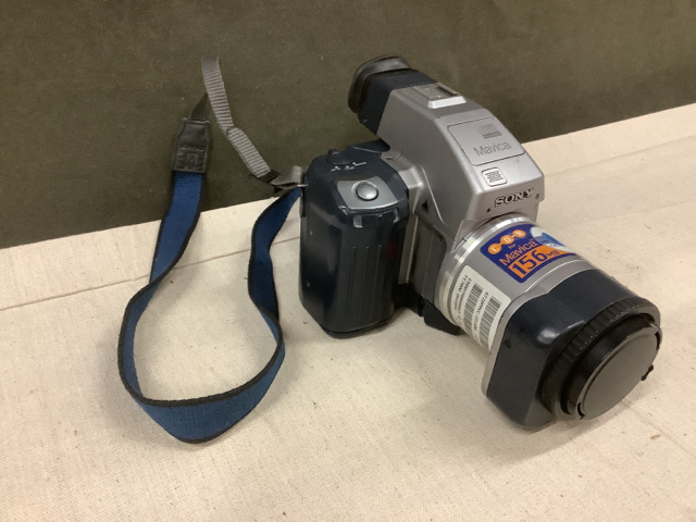 Sony MVC-CD1000 Digital Camera, Kustom Amplifier & Dukane 28A4003 Projector Sony MVC-CD1000 Digital Camera, Kustom Amplifier & Dukane 28A4003 Projector