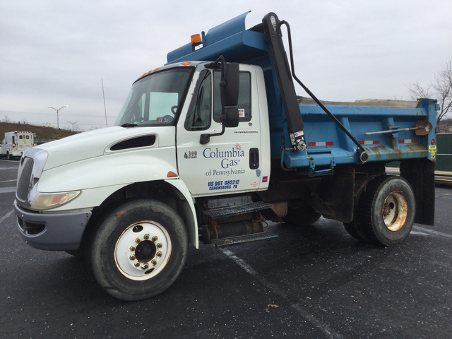 2004 International 4300 S/A Dump Truck 2004 International 4300 S/A Dump Truck