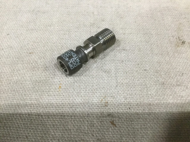 (498) Boeing 7D0469T04 Tube to Boss Straight Adapters (498) Boeing 7D0469T04 Tube to Boss Straight Adapters