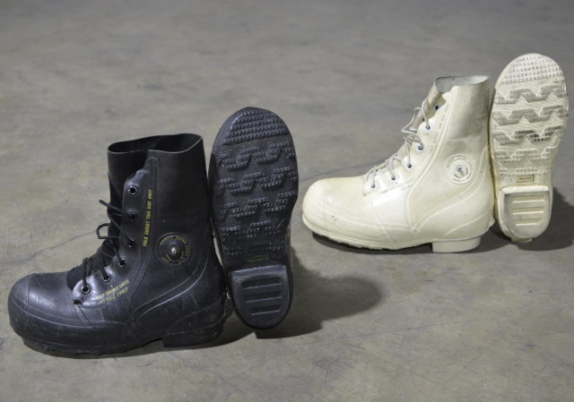 (85) Pairs of Mickey Mouse / Bunny Boots