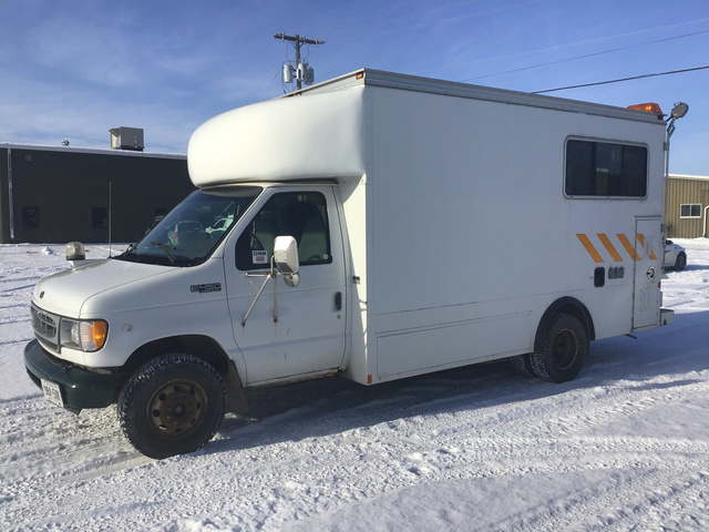 2001 Ford E-450 Super Duty Utility Van
