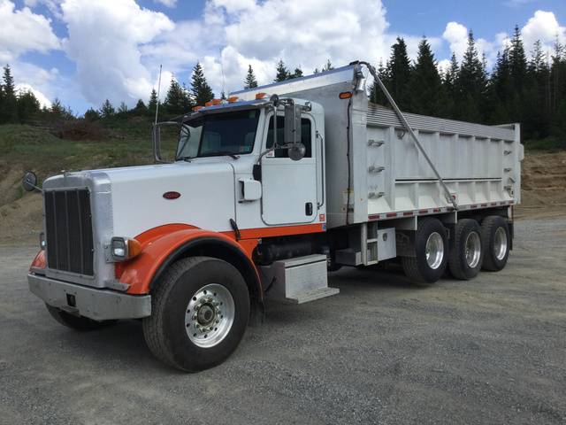 2007 Peterbilt 357 Tri/A Dump Truck