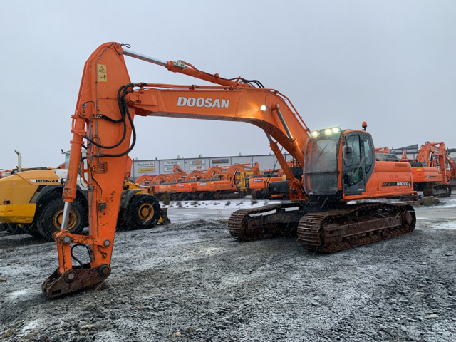 2010 Doosan DX300 Track Excavator 2010 Doosan DX300 Track Excavator