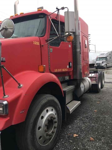 2004 Kenworth T800 T/A Sleeper Truck Tractor 2004 Kenworth T800 T/A Sleeper Truck Tractor