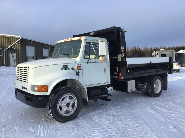 1999 International 4700 S/A Dump Truck 1999 International 4700 S/A Dump Truck