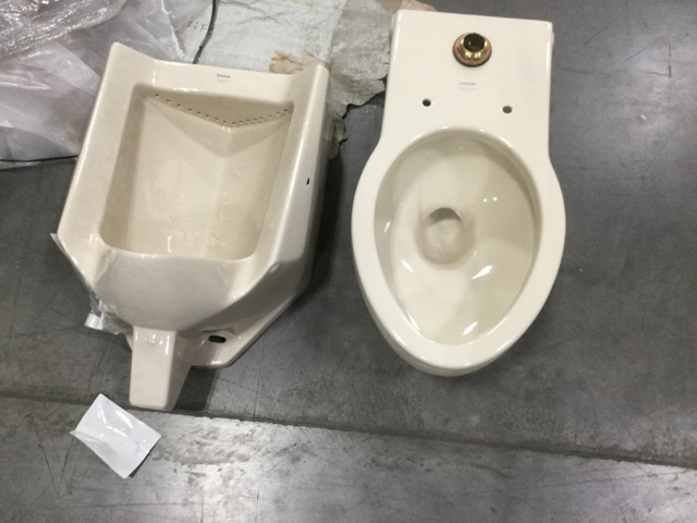 (2) Kohler Toilet Bowls & (2) Kohler Urinals (2) Kohler Toilet Bowls & (2) Kohler Urinals