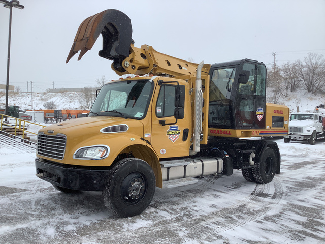 2015 Gradall D152 Discovery Excavator on 2015 Freightliner M2 106 S/A Truck