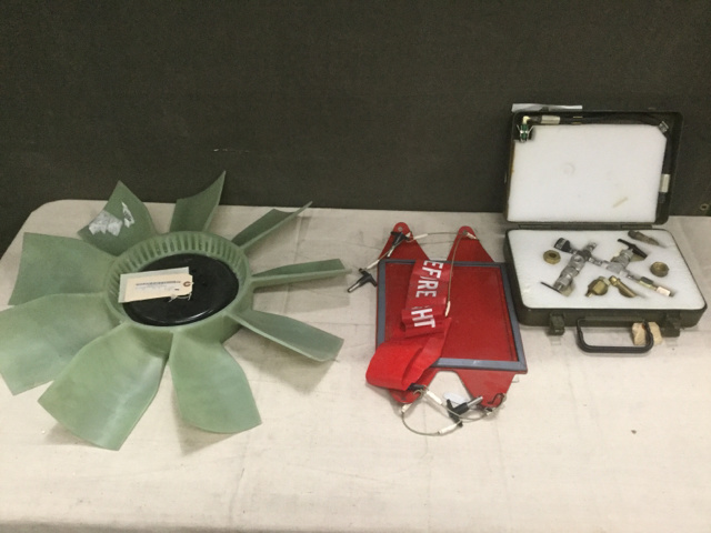 (2) Retainer Seals, (3) Pressure Gauges & Assorted Parts (2) Retainer Seals, (3) Pressure Gauges & Assorted Parts