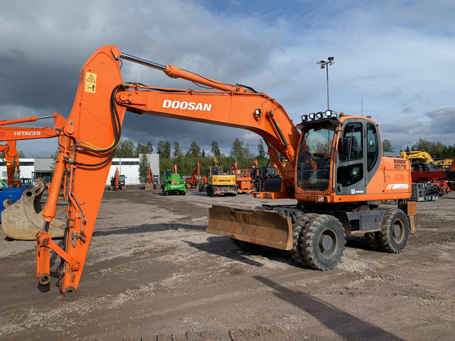 2009 Doosan DX170W Wheel Excavator 2009 Doosan DX170W Wheel Excavator