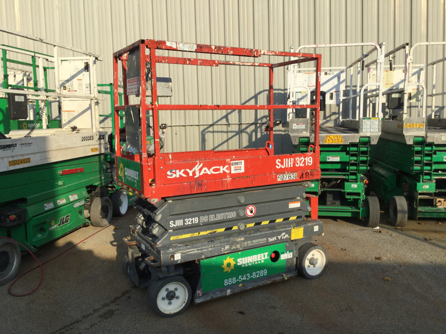 2013 Skyjack SJIII-3219 Electric Scissor Lift 2013 Skyjack SJIII-3219 Electric Scissor Lift
