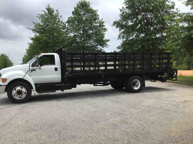 2013 Ford F-650 XL Super Duty 4x2 Flatbed Truck