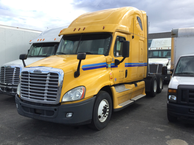 2013 Freightliner Cascadia 125 T/A Sleeper Truck Tractor 2013 Freightliner Cascadia 125 T/A Sleeper Truck Tractor