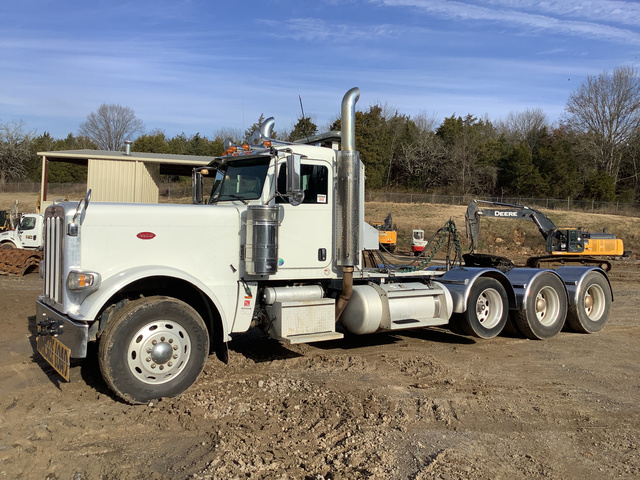 2012 Peterbilt 389 Tri/A Day Cab Truck Tractor 2012 Peterbilt 389 Tri/A Day Cab Truck Tractor