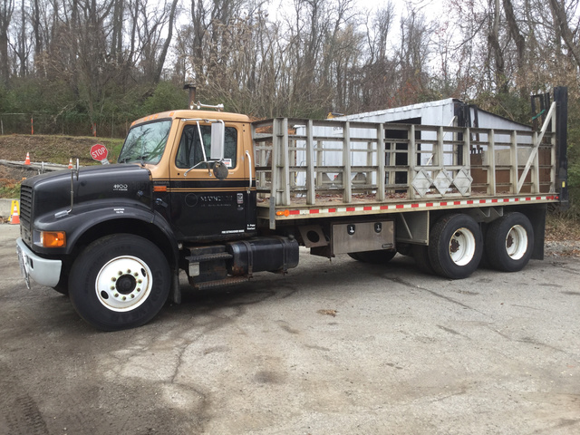 1999 International 4900 T/A Flatbed Truck 1999 International 4900 T/A Flatbed Truck