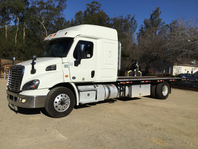 2015 Freightliner CA113SLP S/A Flatbed Truck 2015 Freightliner CA113SLP S/A Flatbed Truck