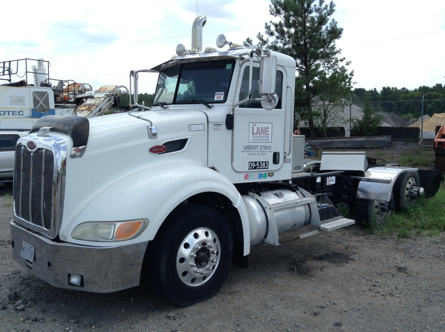 2009 Peterbilt 386 T/A Day Cab Truck Tractor 2009 Peterbilt 386 T/A Day Cab Truck Tractor