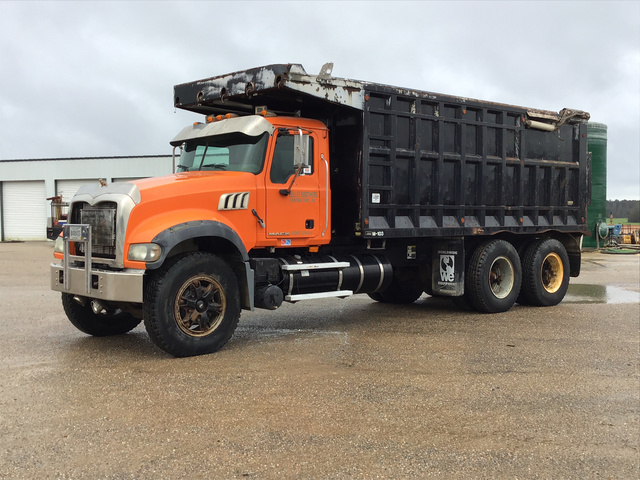 2010 Mack GU713 T/A Dump Truck 2010 Mack GU713 T/A Dump Truck