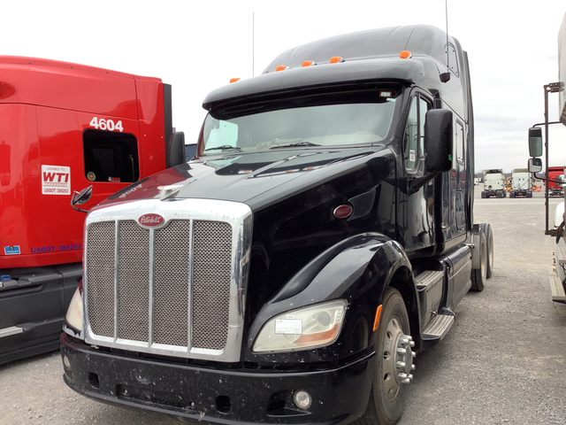 2014 Peterbilt 587 T/A Sleeper Truck Tractor 2014 Peterbilt 587 T/A Sleeper Truck Tractor