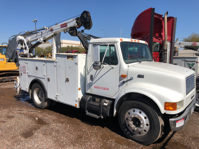 1999 International 4700 S/A Service Truck w/ Crane 1999 International 4700 S/A Service Truck w/ Crane