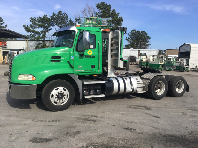2012 Mack CXU613 T/A Day Cab Truck Tractor 2012 Mack CXU613 T/A Day Cab Truck Tractor