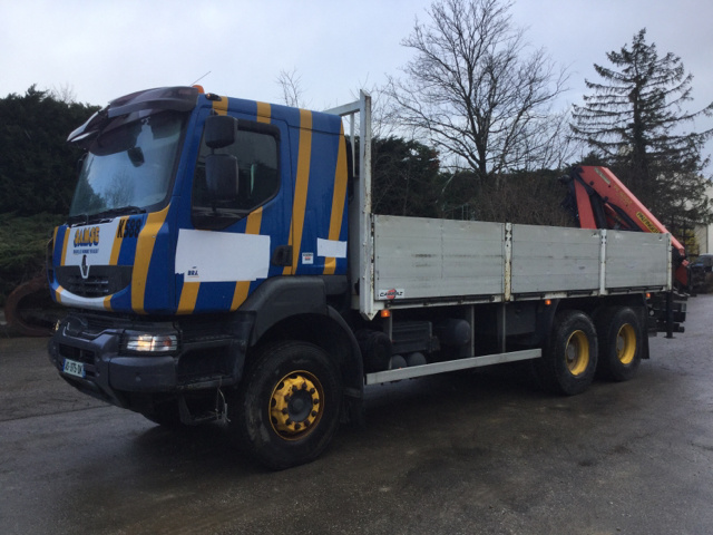 2007 Renault Kerax 370 6x4 Flatbed Truck w/Crane 2007 Renault Kerax 370 6x4 Flatbed Truck w/Crane
