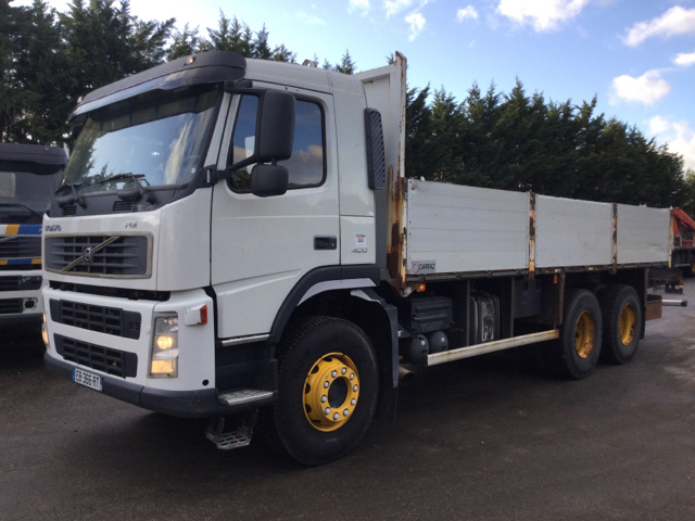 2006 Volvo FM400 6x4 Flatbed Truck 2006 Volvo FM400 6x4 Flatbed Truck