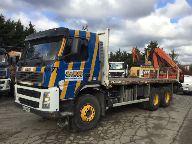 2006 Volvo FM400 6x4 Flatbed Truck w/Crane 2006 Volvo FM400 6x4 Flatbed Truck w/Crane