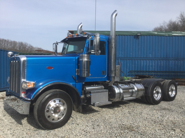2015 Peterbilt 389 T/A Day Cab Truck Tractor 2015 Peterbilt 389 T/A Day Cab Truck Tractor