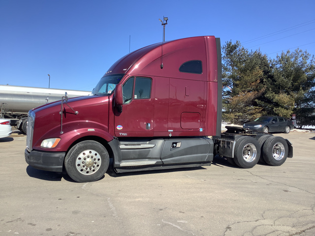 2012 Kenworth T700 T/A Sleeper Truck Tractor 2012 Kenworth T700 T/A Sleeper Truck Tractor
