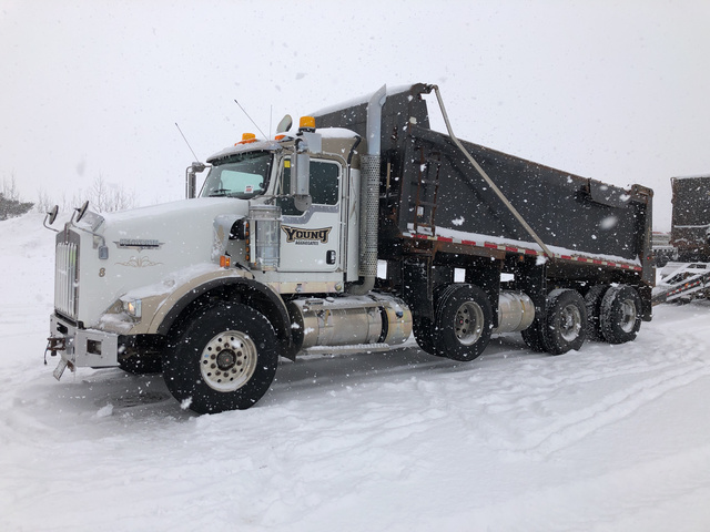 2014 Kenworth T800 Tri/A Dump Truck 2014 Kenworth T800 Tri/A Dump Truck