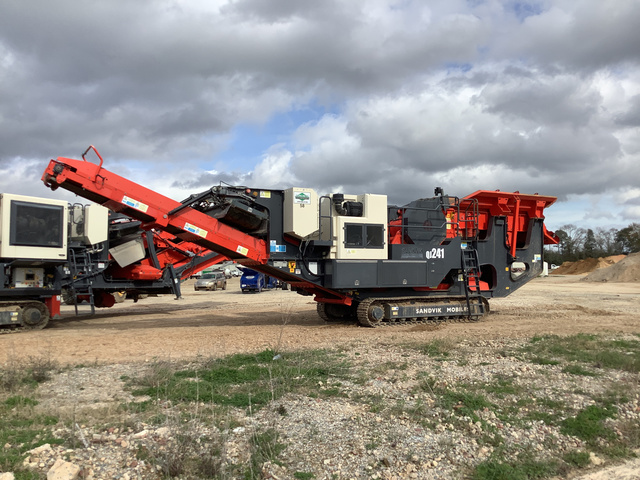 2017 (unverified) Sandvik QJ241 Tracked Mobile Jaw Crusher Plant
