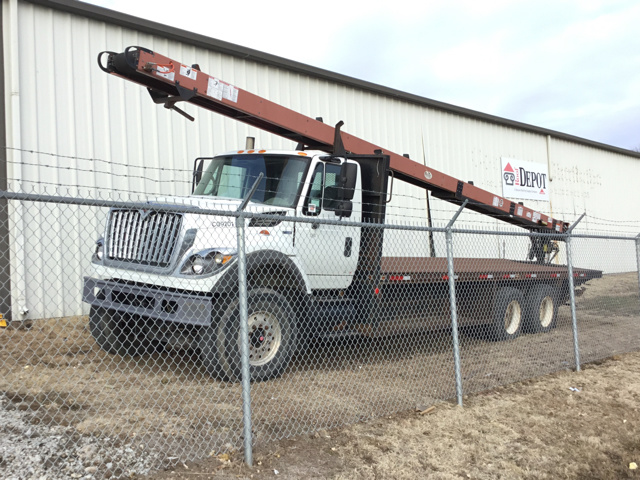 2010 International 7600 Flatbed Truck w/Conveyor 2010 International 7600 Flatbed Truck w/Conveyor