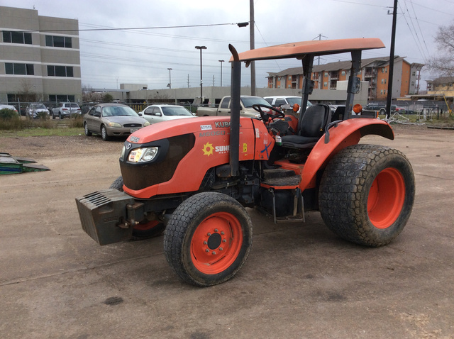 2014 Kubota M6060 4WD Tractor 2014 Kubota M6060 4WD Tractor