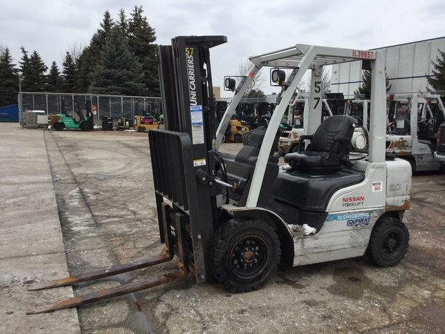 2015 UniCarriers PF50LP Pneumatic Tire Forklift 2015 UniCarriers PF50LP Pneumatic Tire Forklift