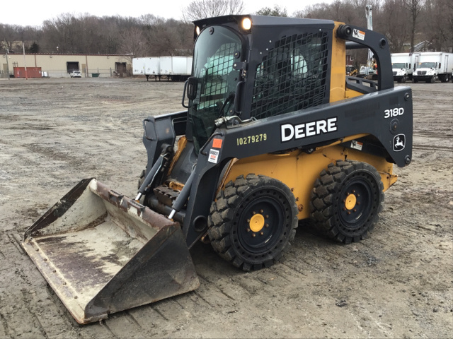2013 John Deere 318D Skid-Steer Loader 2013 John Deere 318D Skid-Steer Loader