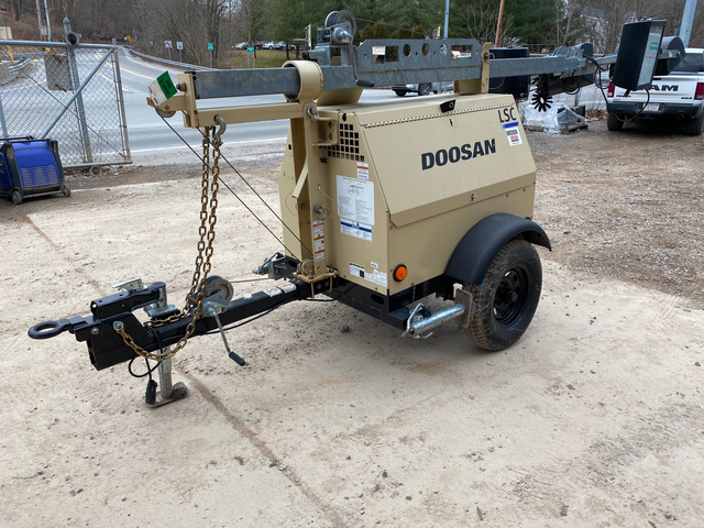 2015 Doosan LSCWKUB-60HZ-T4F Light Tower 2015 Doosan LSCWKUB-60HZ-T4F Light Tower