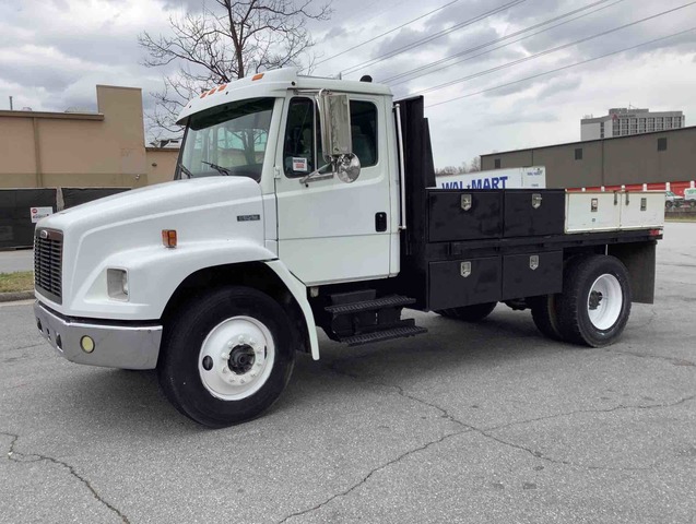 1999 Freightliner FL70 S/A Flatbed Truck 1999 Freightliner FL70 S/A Flatbed Truck