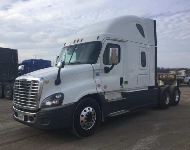 2016 Freightliner Cascadia 125 T/A Sleeper Truck Tractor 2016 Freightliner Cascadia 125 T/A Sleeper Truck Tractor
