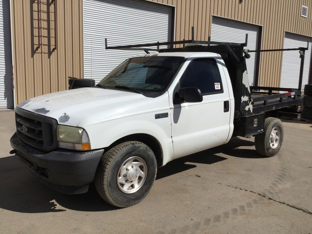 2004 Ford F-250 XL Super Duty Flatbed Truck 2004 Ford F-250 XL Super Duty Flatbed Truck