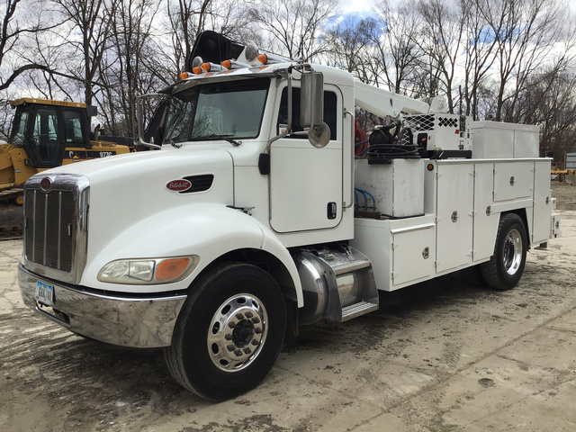 2007 Peterbilt 335 S/A Service Truck w/ Crane 2007 Peterbilt 335 S/A Service Truck w/ Crane