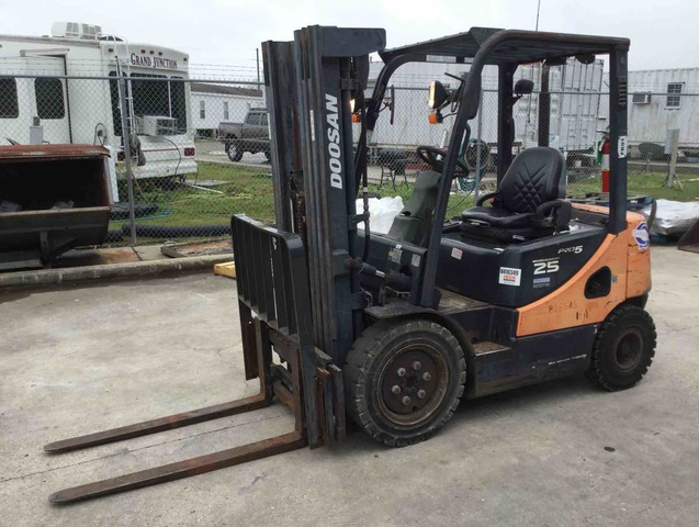 2009 (unverified) Doosan D25S-5 Pneumatic Tire Forklift 2009 (unverified) Doosan D25S-5 Pneumatic Tire Forklift
