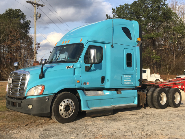 2012 Freightliner Cascadia 125 T/A Sleeper Truck Tractor 2012 Freightliner Cascadia 125 T/A Sleeper Truck Tractor